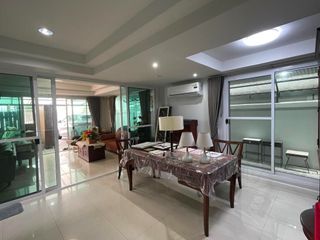 For rent 4 bedrooms house in Khlong Toei, Bangkok