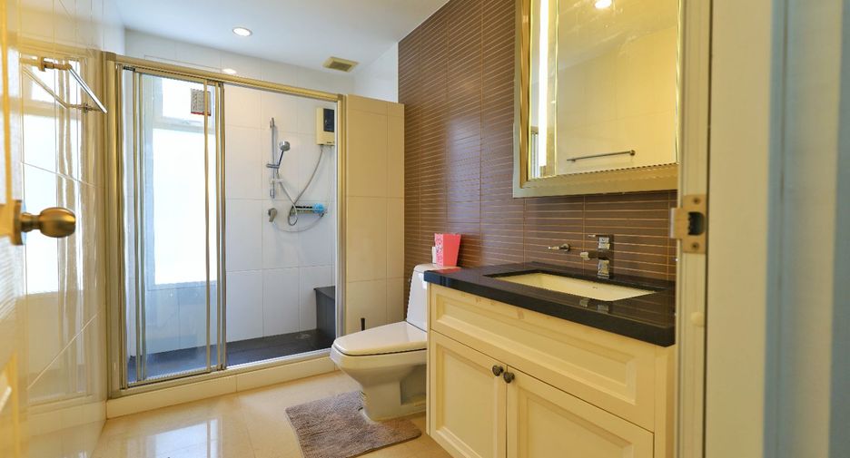 For sale 4 bedrooms house in Pak Kret, Nonthaburi