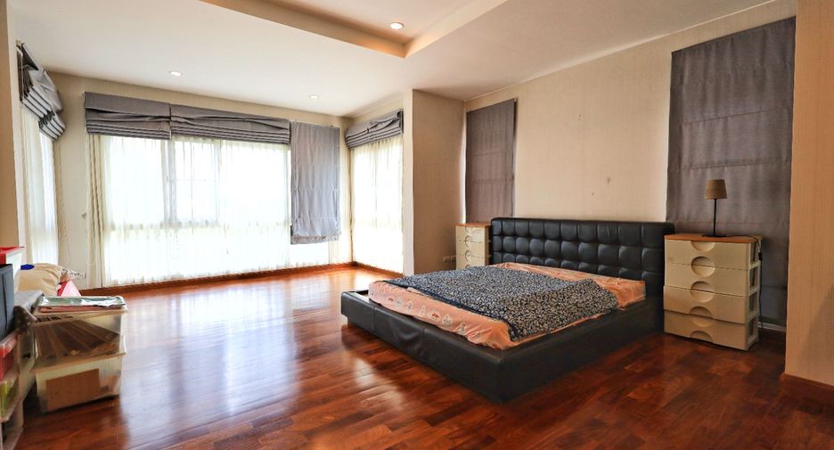 For sale 4 bedrooms house in Pak Kret, Nonthaburi
