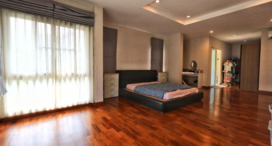 For sale 4 bedrooms house in Pak Kret, Nonthaburi