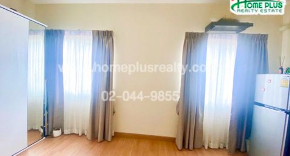 For sale 3 bedrooms townhouse in Lat Phrao, Bangkok