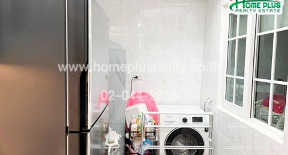 For sale 3 bedrooms townhouse in Lat Phrao, Bangkok