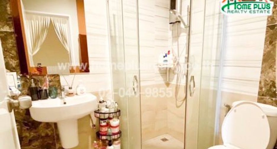 For sale 3 bedrooms townhouse in Lat Phrao, Bangkok
