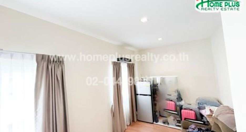 For sale 3 bedrooms townhouse in Lat Phrao, Bangkok