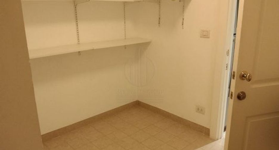 Аренда 3 спальни кондо в Патхум Щан, Бангкок