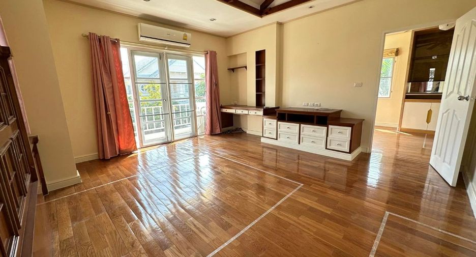 For rent and for sale 5 bed house in Phra Khanong, Bangkok