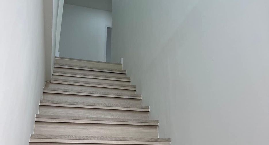 出售 2 卧室 联排别墅 在 Phra Khanong, 曼谷