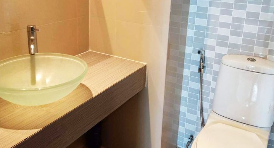 For sale 2 bedrooms condo in Wang Thonglang, Bangkok