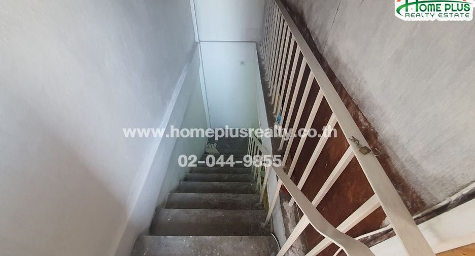 For sale 3 bedrooms retail Space in Phasi Charoen, Bangkok