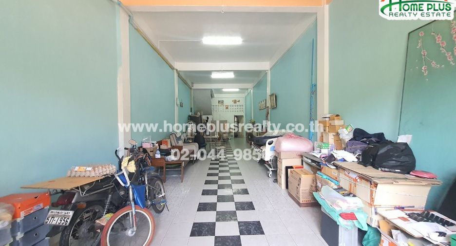 For sale 3 bedrooms retail Space in Phasi Charoen, Bangkok