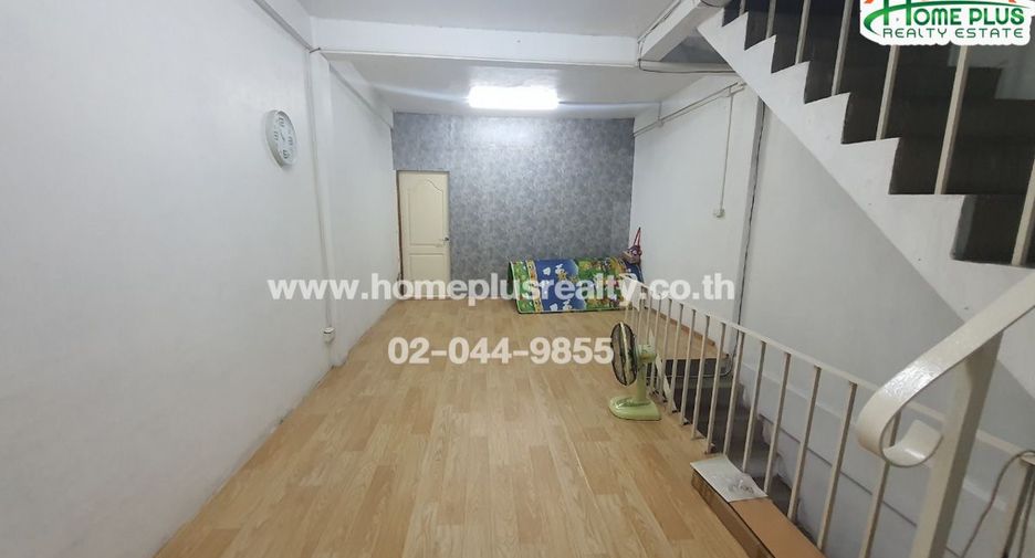 For sale 3 bedrooms retail Space in Phasi Charoen, Bangkok