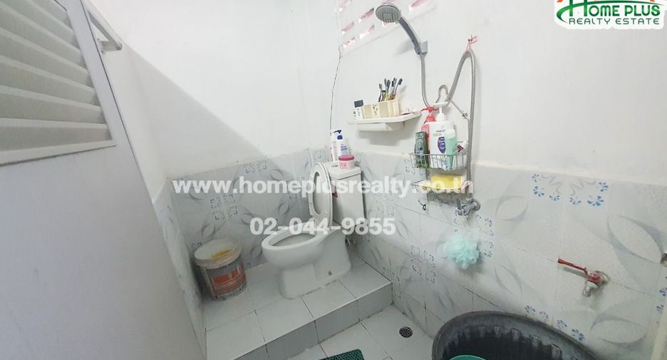 For sale 3 bedrooms retail Space in Phasi Charoen, Bangkok