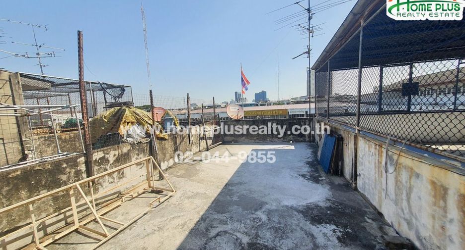 For sale 3 bedrooms retail Space in Phasi Charoen, Bangkok