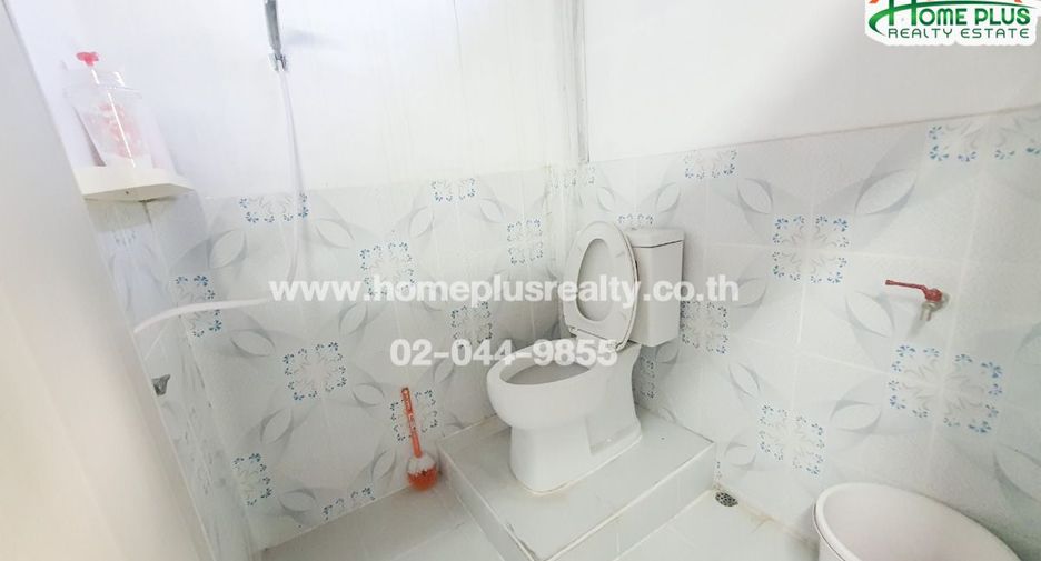 For sale 3 bedrooms retail Space in Phasi Charoen, Bangkok
