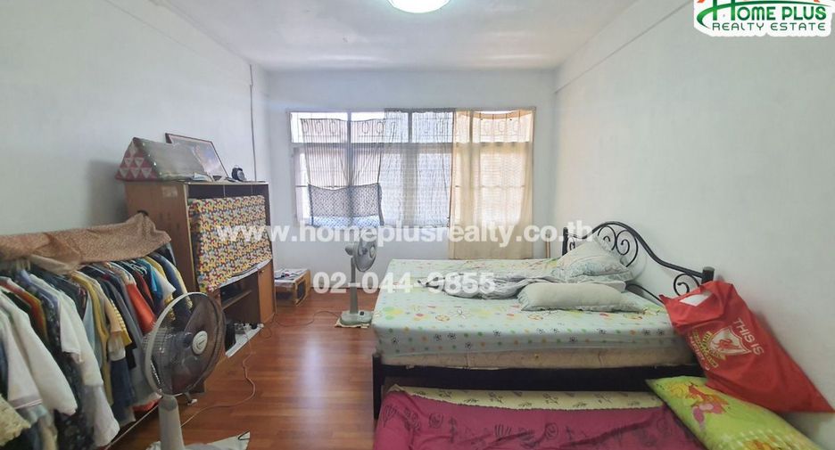 For sale 3 bedrooms retail Space in Phasi Charoen, Bangkok