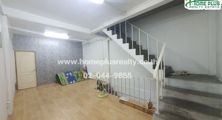 For sale 3 bedrooms retail Space in Phasi Charoen, Bangkok