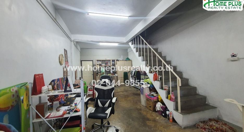 For sale 3 bedrooms retail Space in Phasi Charoen, Bangkok