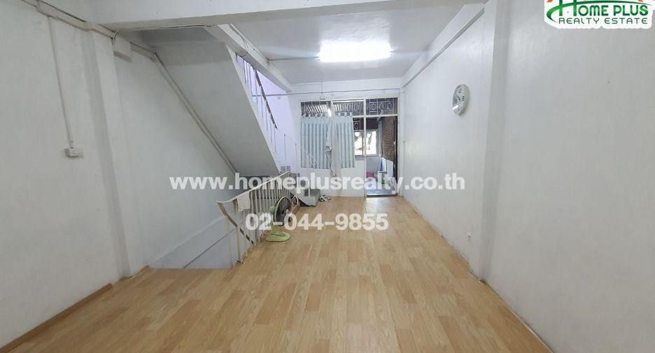 For sale 3 bedrooms retail Space in Phasi Charoen, Bangkok
