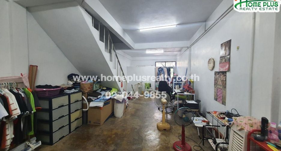 For sale 3 bedrooms retail Space in Phasi Charoen, Bangkok