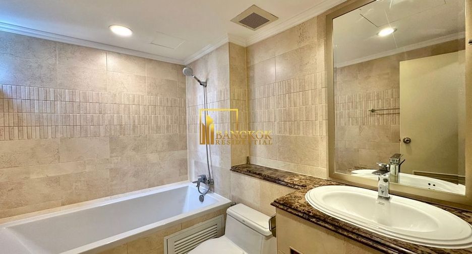 For rent 3 ベッドルーム apartment in Khlong Toei, Bangkok
