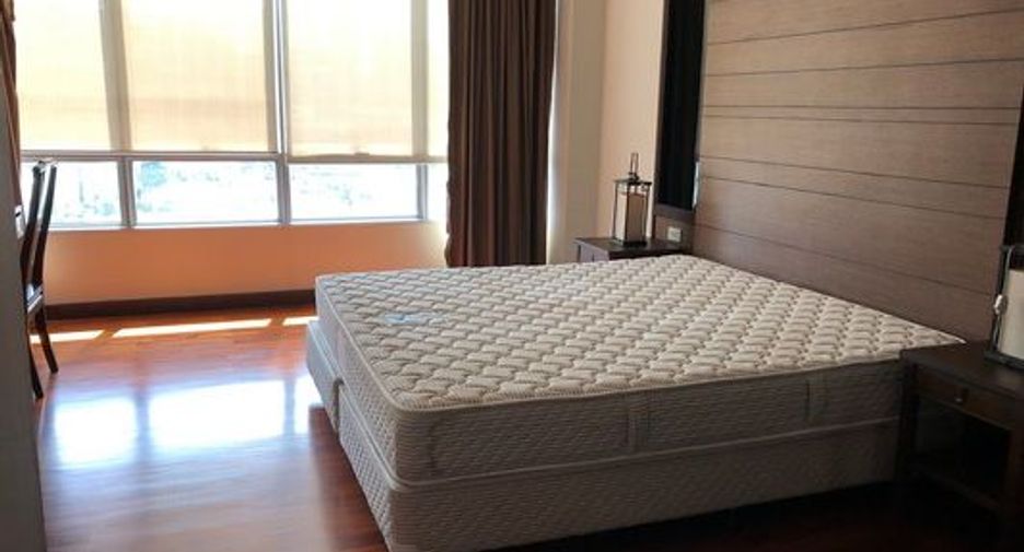 For rent 4 ベッドルーム condo in Watthana, Bangkok