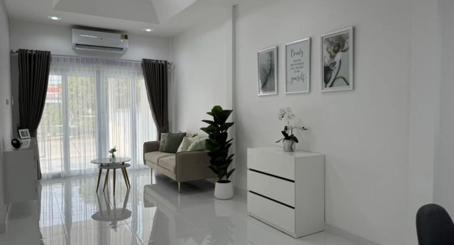 For sale 2 bedrooms townhouse in Bang Lamung, Chonburi