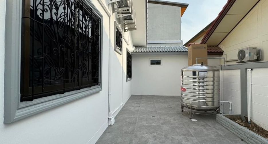 For sale 2 bedrooms townhouse in Bang Lamung, Chonburi