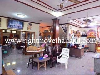 For sale 3 bedrooms retail Space in Phra Khanong, Bangkok