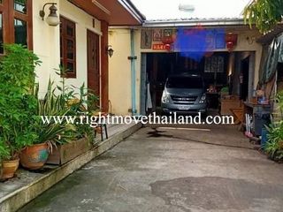 For sale 3 bedrooms retail Space in Phra Khanong, Bangkok