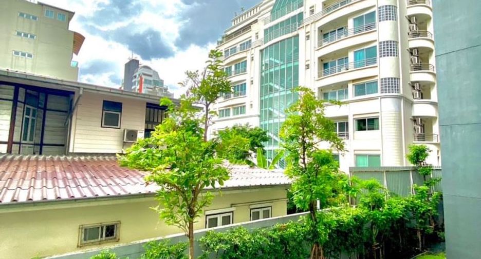 For sale 1 bed condo in Khlong Toei, Bangkok