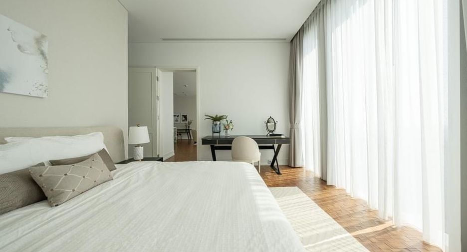 For rent 2 bedrooms condo in Sathon, Bangkok