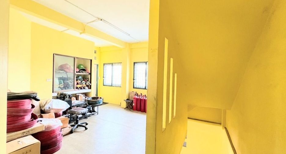 Villa zum Kauf mit Studio in Bang Na, Bangkok