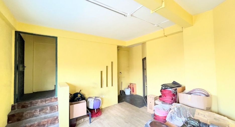 Villa zum Kauf mit Studio in Bang Na, Bangkok