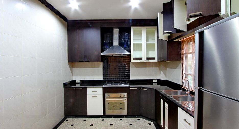 ให้เช่า 4 ห้องนอน บ้านเดี่ยว ใน วัฒนา, กรุงเทพฯ