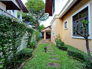 ให้เช่า 4 ห้องนอน บ้านเดี่ยว ใน วัฒนา, กรุงเทพฯ
