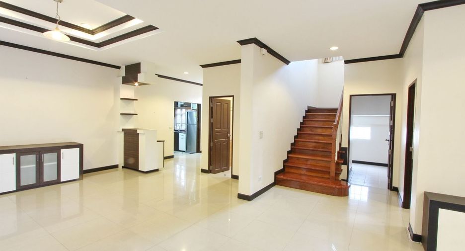 ให้เช่า 4 ห้องนอน บ้านเดี่ยว ใน วัฒนา, กรุงเทพฯ