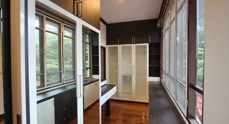 ให้เช่า 4 ห้องนอน บ้านเดี่ยว ใน วัฒนา, กรุงเทพฯ