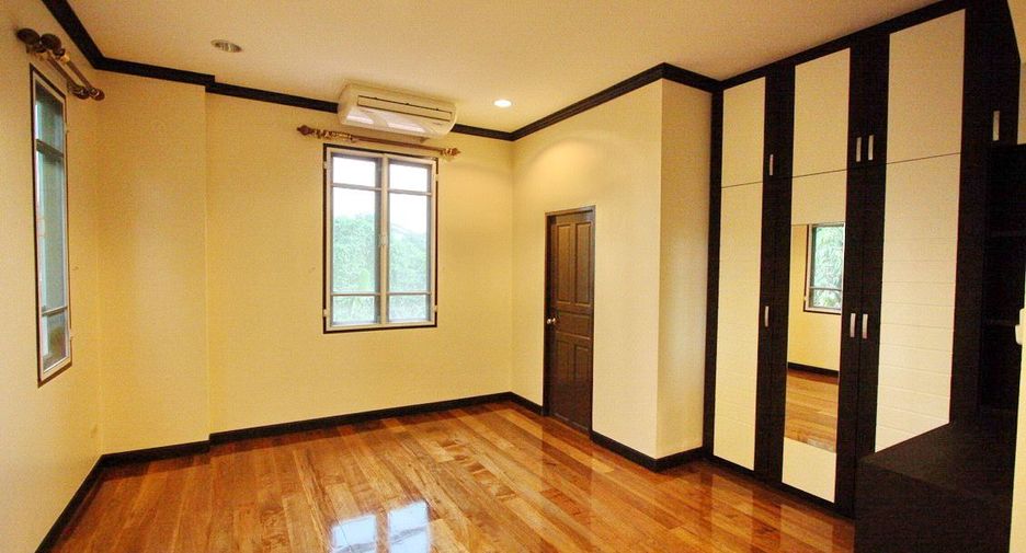 ให้เช่า 4 ห้องนอน บ้านเดี่ยว ใน วัฒนา, กรุงเทพฯ