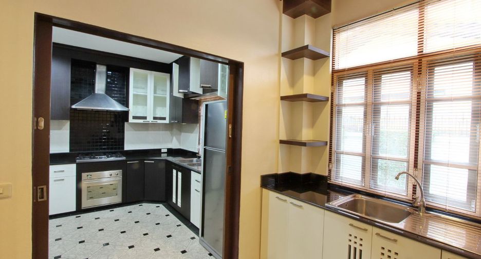 ให้เช่า 4 ห้องนอน บ้านเดี่ยว ใน วัฒนา, กรุงเทพฯ