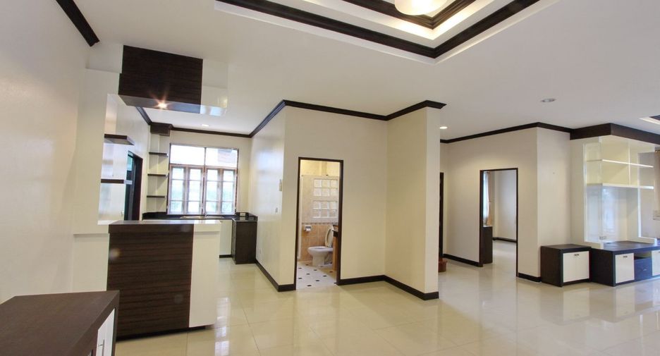 ให้เช่า 4 ห้องนอน บ้านเดี่ยว ใน วัฒนา, กรุงเทพฯ