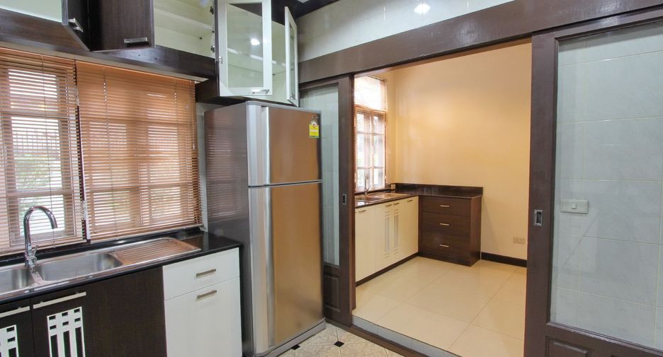 ให้เช่า 4 ห้องนอน บ้านเดี่ยว ใน วัฒนา, กรุงเทพฯ