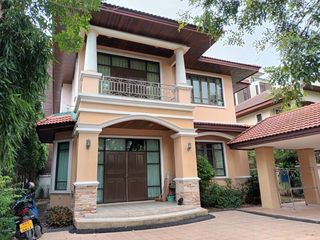 ให้เช่า 4 ห้องนอน บ้านเดี่ยว ใน วัฒนา, กรุงเทพฯ