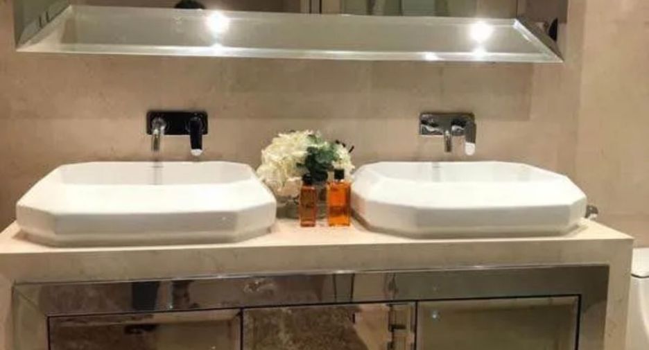For rent 3 bedrooms condo in Khlong Toei, Bangkok