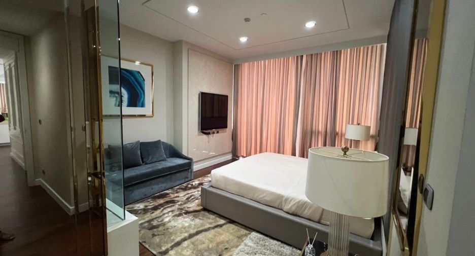 For rent 3 bedrooms condo in Khlong Toei, Bangkok