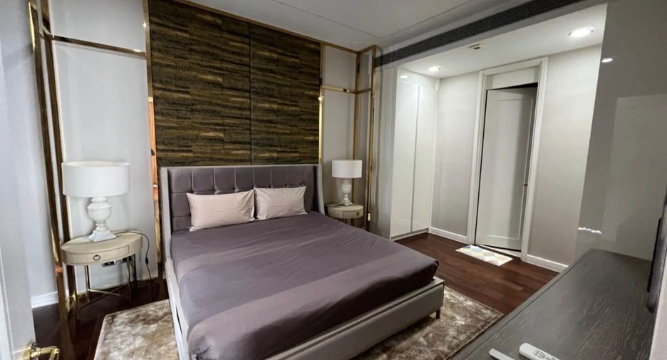 For rent 3 bedrooms condo in Khlong Toei, Bangkok