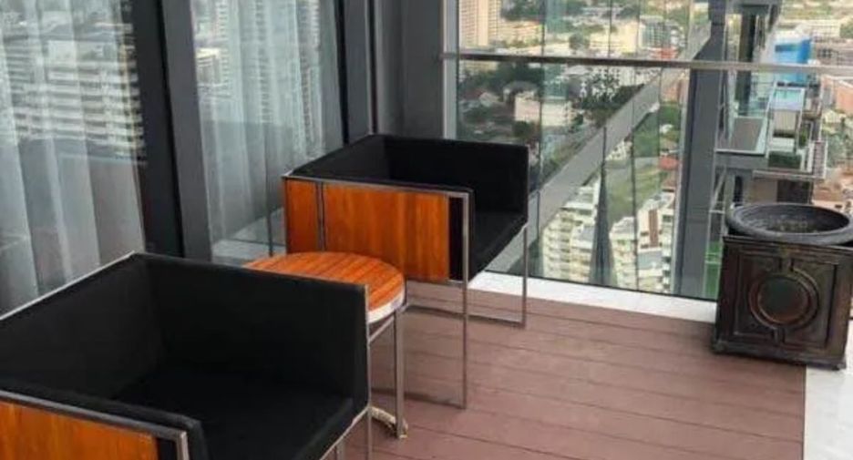 For rent 3 bedrooms condo in Khlong Toei, Bangkok