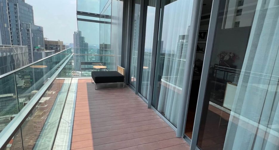 For rent 3 bedrooms condo in Khlong Toei, Bangkok