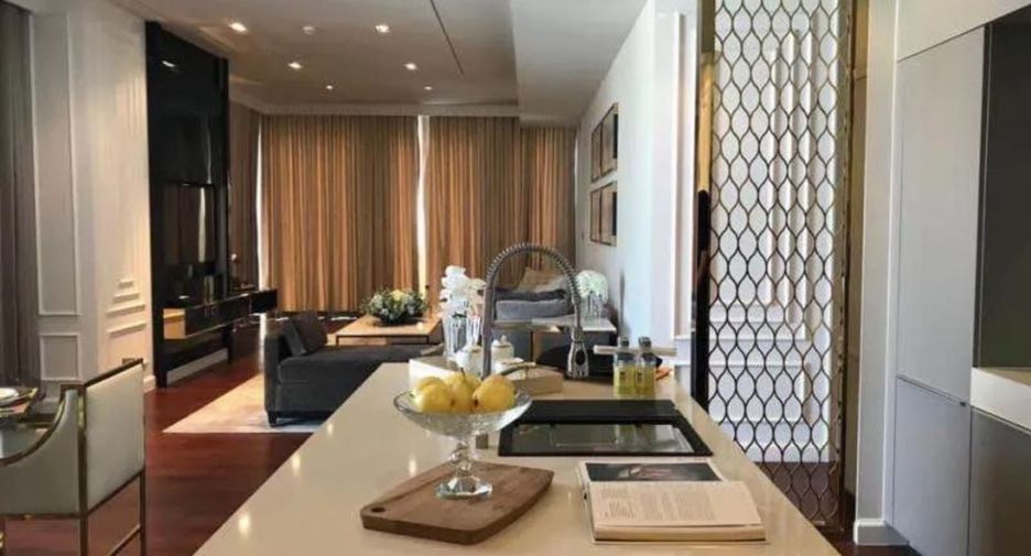 For rent 3 bedrooms condo in Khlong Toei, Bangkok