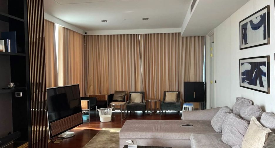 For rent 3 bedrooms condo in Khlong Toei, Bangkok
