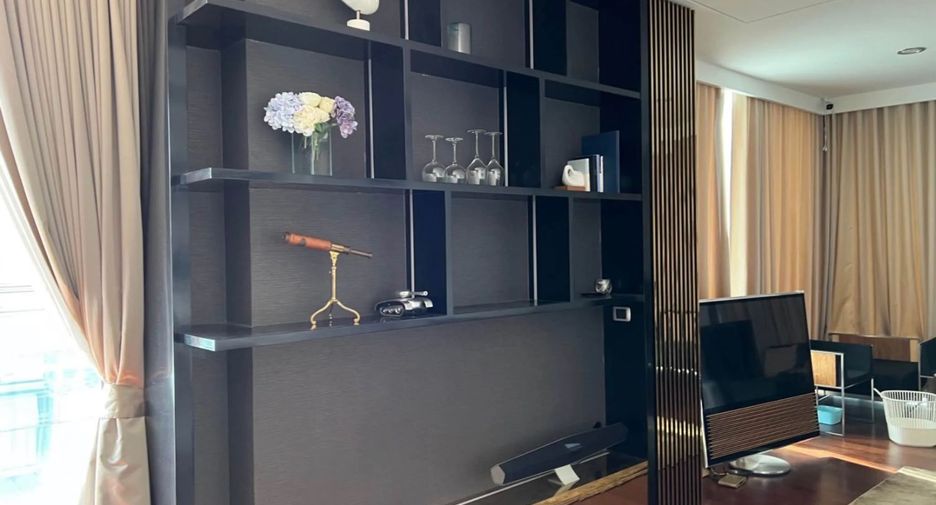 For rent 3 bedrooms condo in Khlong Toei, Bangkok